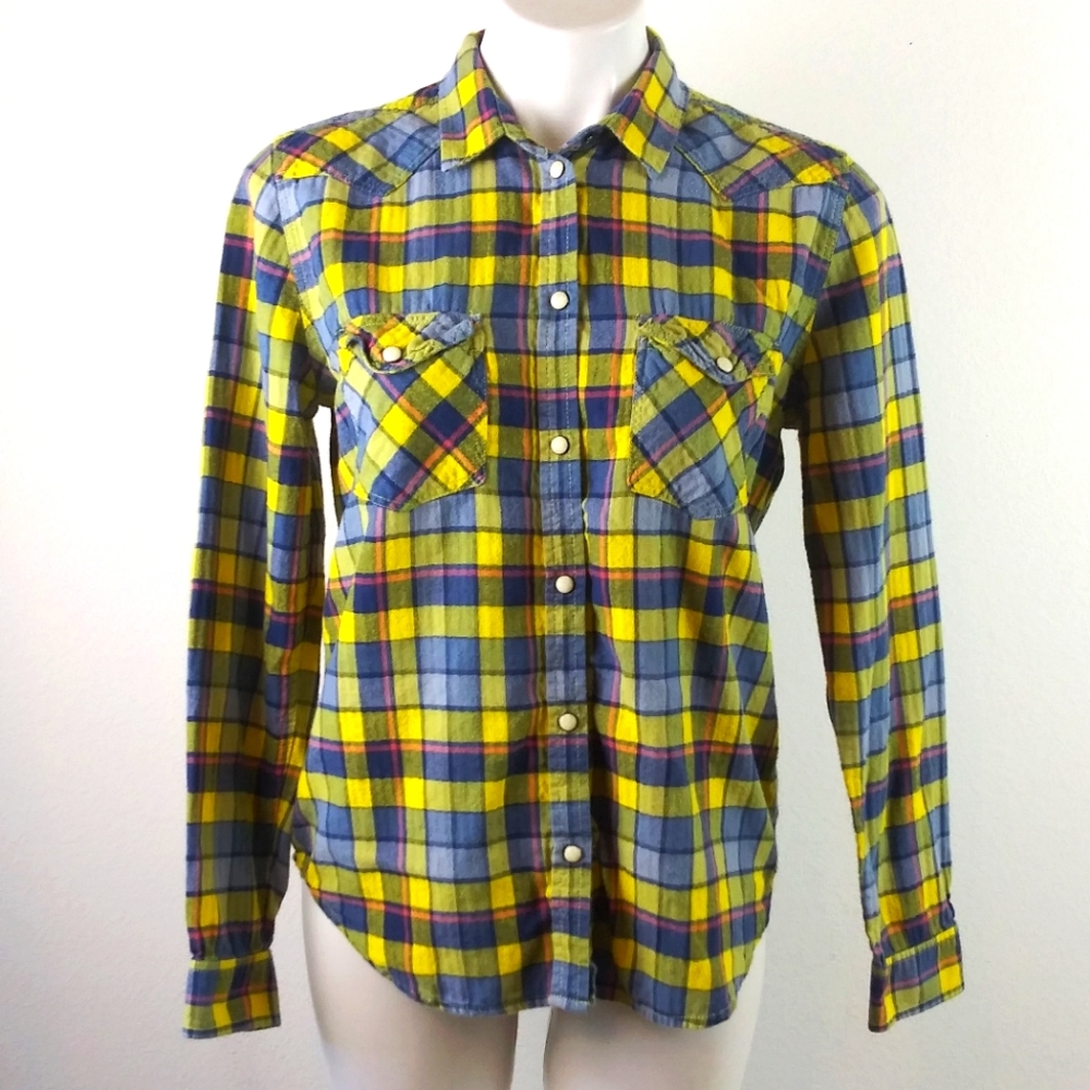 AEO Boyfriend Fit Pearl Snap Button Down Shirt